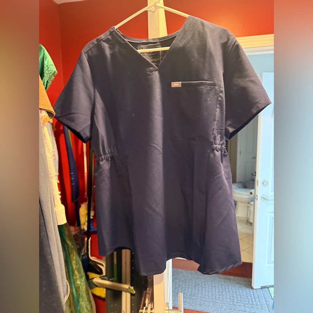 Navy women’s maternity Figs scrubs set only worn once

Top large, bottoms medium